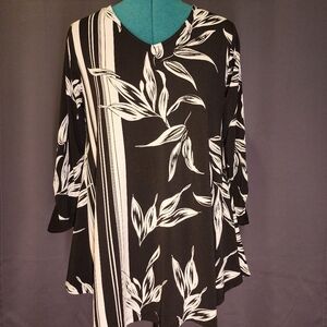 3/$20 Black and White Leaf Print Women's Top